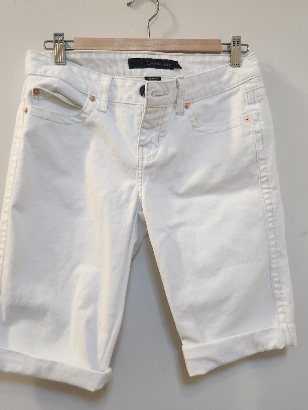 Calvin Klein White Shorts. Cotton Denim. Knee Length. Cuffed.